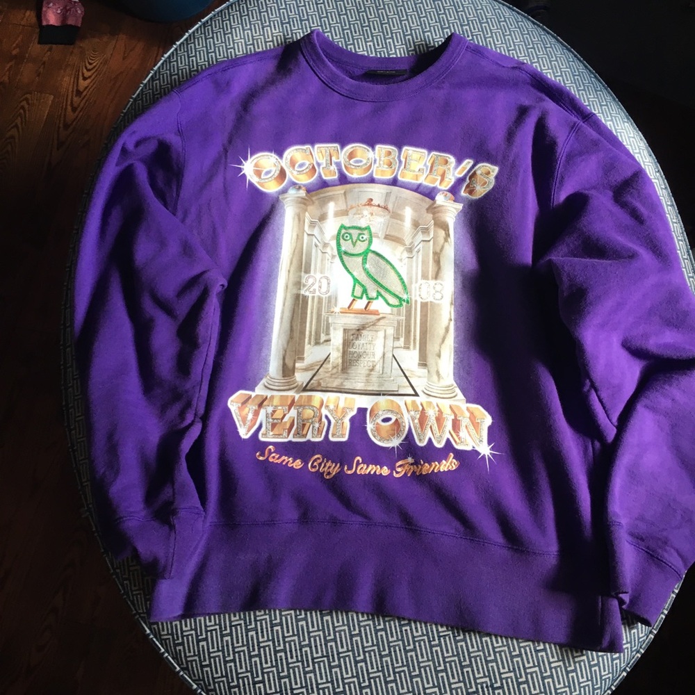 Bought it form downtown store only wear it 2/3 before our growing 
Size L